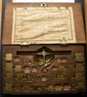 TORINO
Bilancia artigianale in ottone 1816 ca per cambia valuta con cassa in legno, con coperchio a cerniera, con spazi cesellati per l’alloggiamento...