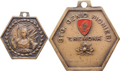 Italia - Medaglia di forma esagonale emessa per la brigata Genio e Guastatori pionieri "Cremona" - 34 mm; 11,17 gr - Ae - con appiccagnolo

mSPL

...