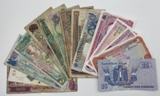 Africa - lotto di 16 banconote - anni e nominali vari

MB/SPL

SPEDIZIONE IN TUTTO IL MONDO - WORLDWIDE SHIPPING