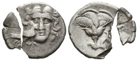 CARIA, Mylasa. Dracma. (Ar. 2,02g/15mm). 157-130 a.C. (SNG Keckman 804). Anv: Cabeza de frente de Helios, a su izquierda águila estante a derecha. Rev...