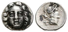 PISIDIA, Selge. Obolo. (Ar. 0,79g/10mm). 350-300 a.C. (SNG BN 1933). Anv: Cabeza de frente de Gorgona. Rev: Cabeza con casco de Atenena a derecha, det...