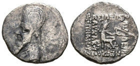 REYES DE PARTIA, Mithradates II. Dracma. (Ar. 3,48g/21mm). 121-91 a.C. Ekbatana. (Sellwood 28.6). Busto coronado y drapeado a izquierda. Rev: Arquero ...