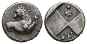 TRACIA, Chersonesos. Hemidracma. (Ar. 2,28g/14mm). 400-350 a.C. (HGC 3, 1437). Anv: Parte delantera de león a izquierda. Rev: Cuatripartito incuso con...