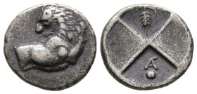 TRACIA, Chersonesos. Hemidracma. (Ar. 2,28g/14mm). 400-350 a.C. (SNG Copenhagen 835). Anv: Parte delantera de león a izquierda. Rev: Cuatripartito inc...