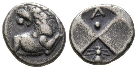 TRACIA, Chersonesos. Hemidracma. (Ar. 2,33g/14mm). 386-338 a.C. (SNG Copenhagen 830). Anv: Parte delantera de león a izquierda. Rev: Cuatripartito inc...