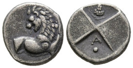 TRACIA, Chersonesos. Hemidracma. (Ar. 2,26g/14mm). 400-350 a.C. (Seaby 1607). Anv: Parte delantera de león a izquierda. Rev: Cuatripartito incuso con ...