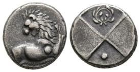 TRACIA, Chersonesos. Hemidracma. (Ar. 2,43g/13mm). Siglo IV a.C. (BMC 24). Anv: Parte delantera de león a derecha mirando a izquierda. Rev: Cuatripart...