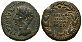 EBORA (Evora, Portugal). As. (Ae. 9,63g/26mm). 27 a.C.-14 d.C. (FAB-901). Anv: Cabeza de Augusto a izquierda, alrededor leyenda: PERM CAES AVG P M. Re...