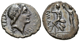 GENS CAECILIA. Denario. (Ar. 3,87g/20mm). 96 a.C. Roma. (Crawford 335/1b; FFC 210). Anv: Cabeza laureada de Apolo a derecha, debajo estrella, alrededo...