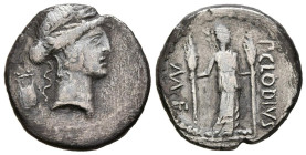 GENS CLAUDIA. Denario. (Ar. 3,18g/18mm). 42 a.C. Roma. (Crawford 494/23; FFC 569). Anv: Cabeza laureada de Apolo a derecha, detrás lira. Rev: Diana es...