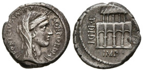 GENS DIDIA. Denario. (Ar. 3,86g/18mm). 55 a.C. Roma. (Crawford 429/2a; FFC 677). Anv: Cabeza diademada y velada de Concordia a derecha, alrededor leye...