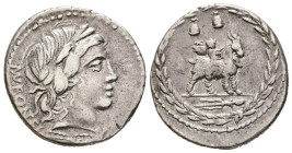 GENS FONTEIA. Denario. (Ar. 3,70g/20mm). 85 a.C. Taller auxiliar de Roma. (Crawford 353/1c; FFC 719). Anv: Cabeza laureada de Apolo Vejovis a derecha,...