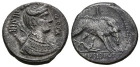 GENS HOSIDIA. Denario. (Ar. 3,64g/17mm). 68 a.C. Ceca incierta italiana. (Crawford 407/2; FFC 748). Anv: Busto diademado de Diana a derecha con arco y...
