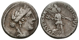 GENS HOSTILIA. Denario. (Ar. 3,81g/17mm). 48 a.C. Roma. (Crawford 448/1a; FFC 757). Anv: Cabeza diademada y laureada de Venus a derecha. Rev: Victoria...