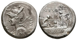 GENS LICINIA. Denario. (Ar. 3,87g/17mm). 113-112 a.C. Ceca incierta. (Crawford 292/1; FFC 802). Anv: Busto de Roma a izquierda portando casco y coraza...