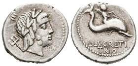 GENS LUCRETIA. Denario. (Ar. 3,68g/19mm). 76 a.C. Roma. (Crawford 390/2; FFC 824). Anv: Cabeza laureada de Neptuno a derecha, detrás tridente, encima ...