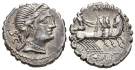 GENS NAEVIA. Denario. (Ar. 4,10g/17mm). 79 a.C. Taller auxiliar de Roma. (Crawford 382/1; FFC 937). Anv: Cabeza diademada de Venus a derecha, detrás S...