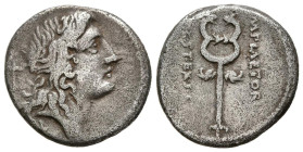 GENS PLAETORIA. Denario. (Ar. 3,67g/17mm). 69 a.C. Roma. (Crawford 405/3b; FFC 975). Anv: Busto femenino diademado a derecha, detrás antorcha. Rev: Ca...