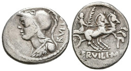 GENS SERVILIA. Denario. (Ar. 3,77g/20mm). 100 a.C. Norte de Italia. (FFC 1118; Crawford 328/1). Anv: Cabeza de Minerva a izquierda, detrás leyenda: RV...