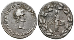 AUGUSTO. Cistóforo. (Ar. 11,16g/28mm). 28-20 d.C. Efeso, Jonia. (RIC 476). Anv: Cabeza laureada de Augusto a derecha, alrededor leyenda: IMP CAESAR DI...