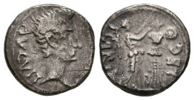 AUGUSTO. Quinario. (Ar. 1,51g/12mm). 25-23 a.C. Emérita Augusta. (RIC 1a). Anv: Cabeza de Augusto a izquierda, detrás leyenda: AVGVSTVS. Rev: Victoria...