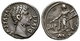 AUGUSTO. Denario. (Ar. 3,80g/19mm). 15-13 a.C. Lugdunum. (RIC 171a). Anv: Cabeza de Augusto a derecha, alrededor leyenda: DIVI F AVGVSTVS. Rev: Apolo ...