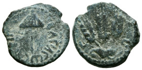 JUDAEA, Agripa I. Prutah. (Ae. 1,64g/16mm). 37-44 d.C. Jerusalem. (Seaby 5567). Anv: Dosel en forma de paraguas, alrededor leyenda. Rev: Tres espigas,...