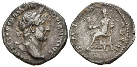 ADRIANO. Denario. (Ar. 3,10g/19mm). 121-123 d.C. Roma. (RIC 542): Anv: Cabeza laureada de Adriano a derecha, alrededor leyenda: IMP CAES TRAIAN HADRIA...