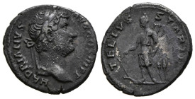 ADRIANO. Denario. (Ar. 2,91g/19mm). 133-135 d.C. Roma. (RIC 2052). Anv: Cabeza laureada de Adriano a derecha, alrededor leyenda: HADRIANVS AVG COS III...
