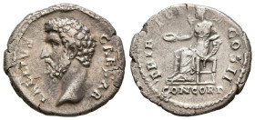 AELIO. Denario. (Ar. 2,64g/19mm). 137 d.C. Roma. (RIC 2710). Anv: Cabeza de Aelio a izquierda, alrededor leyenda: L AELIVS CAESAR. Rev: Concordia sent...