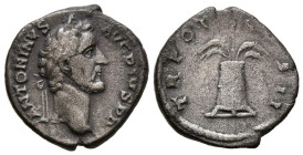 ANTONINO PIO. Denario. (Ar. 2,96g/17mm). 139 d.C. Roma. (RIC 58). Anv: Cabeza laureada de Antonino Pío a derecha, alrededor leyenda: ANTONINVS AVG PIV...