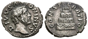 DIVO ANTONINO PIO. Denario. (Ar. 2,68g/18mm). 161 d.C. Roma. (RIC 436). Anv: Cabeza de Antonino Pío a derecha, alrededor leyenda: DIVVS ANTONINVS. Rev...