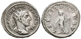FILIPO I. Antoniniano. (Ar. 5,04g/24mm). 244 d.C. Roma. (RIC 35b). Anv: Busto radiado y drapeado de Filipo I a derecha, alrededor leyenda: IMP M IVL P...