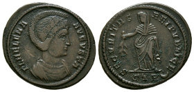 ELENA. Follis. (Ae. 3,42g/21mm). 326 d.C. Treveri. (RIC 481). Anv: Busto diademado y con coraza de Elena a derecha, alrededor leyenda: FL HELENA AVGVS...