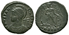 CONSTANTINO I. Follis. (Ae. 2,13g/17mm). 334-335 d.C. Siscia. (RIC 241). Anv: Busto con coraza y casco de Constantinopolis a izquierda portando cetro,...