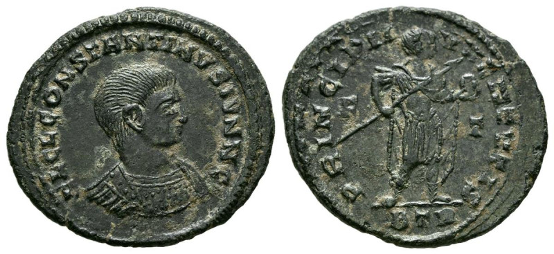 CONSTANTINO II. Follis. (Ae. 2,98g/22mm). 317-318 d.C. Treveri. (RIC 174). Anv: ...