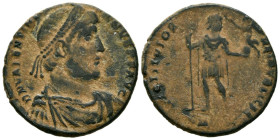 VALENTINIANO I. Doble Maiorina. (Ae. 7,27g/27mm). 364-367 d.C. Ceca no visible. (¿RIC?). Anv: Busto diademado, drapeado y con coraza de Valentiniano I...
