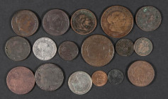 ISABEL II (1833-1868). Conjunto de 17 monedas, 2 de ellas de plata, de diferentes módulos, fechas y estados de conservación. A EXAMINAR.