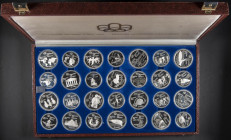 CANADA. Estuche oficial y completo compuesto por 28 monedas de plata conmemorativas de los Juegos Olímpicos de Montreal 1976. Dos módulos diferentes, ...
