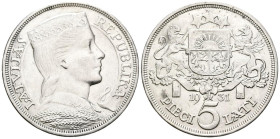 LETONIA. 5 Lati. (Ar. 25,00g /37mm). 1931. Primera República (1918-1940). (Km#9). EBC+.