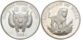 NIGER. 10 Francs (Ar. 19,94g/38mm). 1968. (Km#8.1). PROOF. Ligerísmas rayitas en reverso. Tirada de sólo 1000 ejemplares.