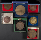 ESPAÑA. Conjunto de 7 medallas acuñadas a lo largo del siglo XX y de temática diferente. Incluye una pieza conmemorativa de la Batalla de las Navas de...