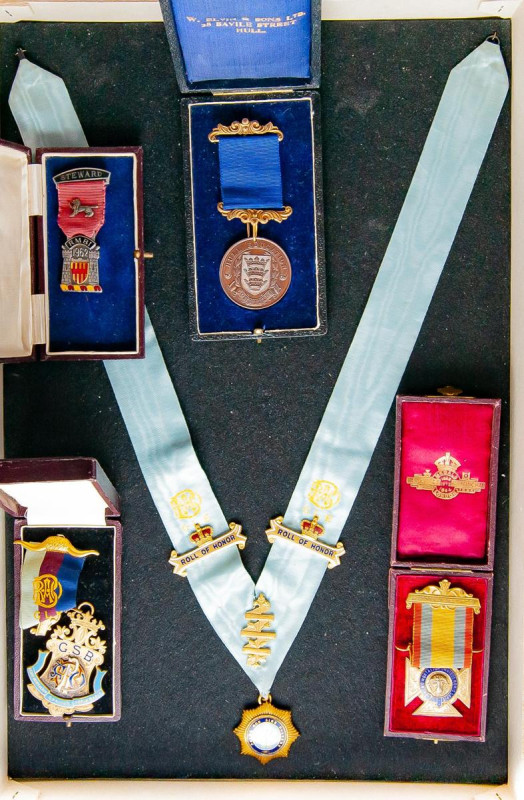 MEDALLAS. Bonito e interesante conjunto formado por 5 medallas o insignias masón...