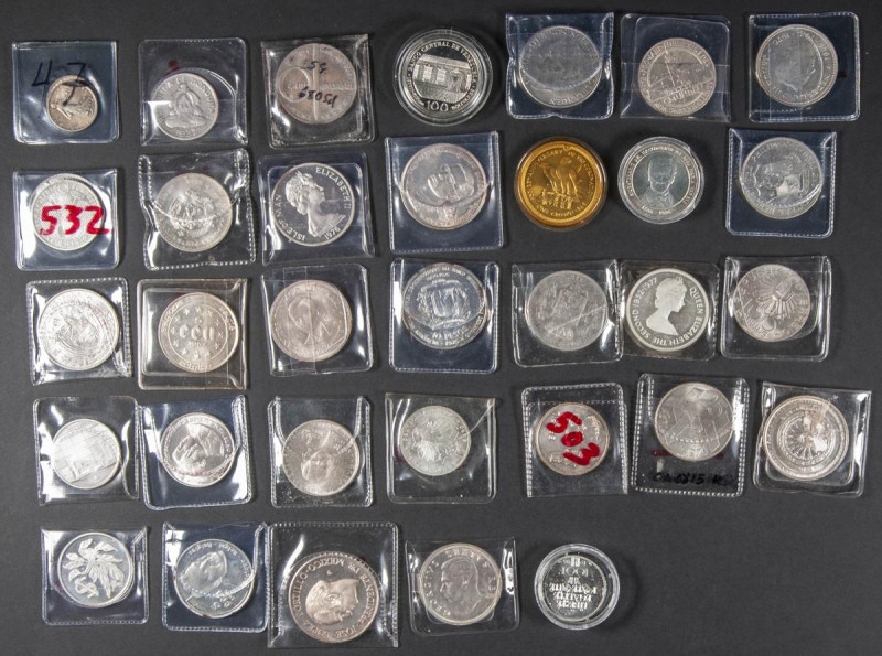 MONEDA EXTRANJERA. Magnífico conjunto formado por 35 monedas de plata en su mayo...