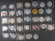 MONEDA EXTRANJERA. Magnífico conjunto formado por 35 monedas de plata en su mayoría de módulo tipo duro y acuñadas durante el siglo XX. Gran variedad ...