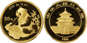 China Volksrepublik seit 1949 50 Yuan GOLD 1998 Panda beim Auswählen von Zweigen. 1/2 Unze Feingold. Yeoman 1129, Schön 1098. Smal Date MS 69 FDC