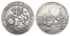 Schweiz / Switzerland /Suisse Zürich Silberne Verdienstmedaille o. J. (um 1705). Löwe mit Schwert und Zürcher Wappenschild nach links. Rv. Stadtansich...