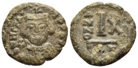 Heraclius, 610-641. Decanummium (Bronze, 14 mm, 2.29 g, 6 h), Catania, year 10 = 619-620. D N HERACLI P P AVG Crowned, draped and cuirassed bust of He...