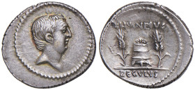 Livineia - L. Livineius Regulus - Denario (42 a.C.) Testa di Livineio Regolo a d. - R/ Modio tra due spighe - B. 13; Cr. 494/29 AG (g 3,99) RR Bella p...