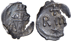 Costante II (641-668) Ottavo di siliqua (Roma) - Busto di fronte - R/ R M tra croce - Sear 1125 AG (g 0,20) RRR Tondello fratturato
BB